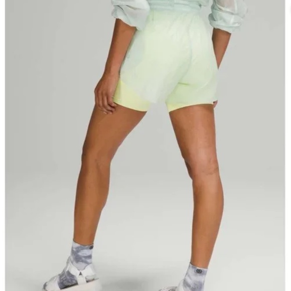 lululemon Step Out HR shorts in Ocean Air Green  sz 8 - Picture 4 of 5